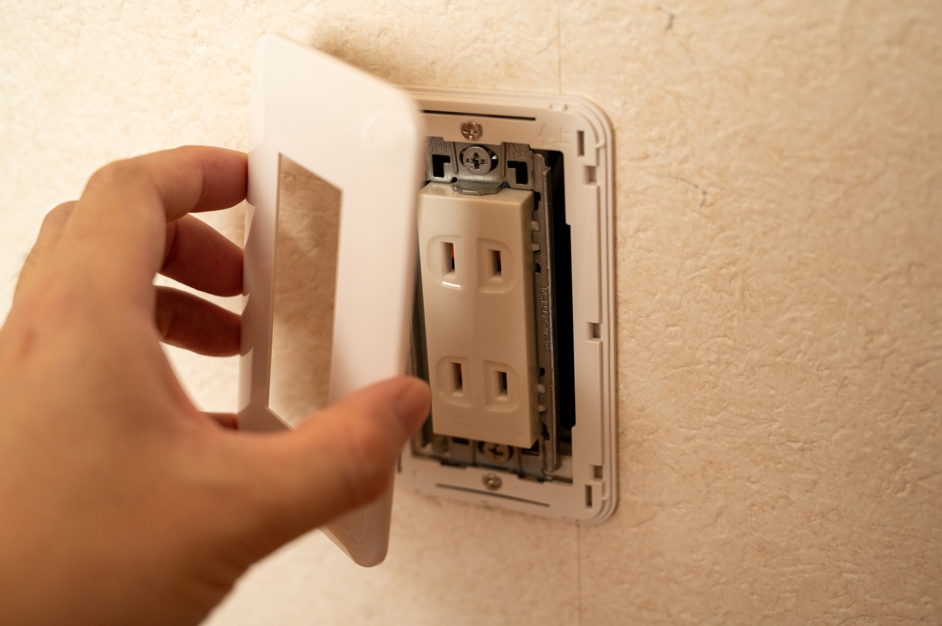 マンションリフォームの電気工事費用相場